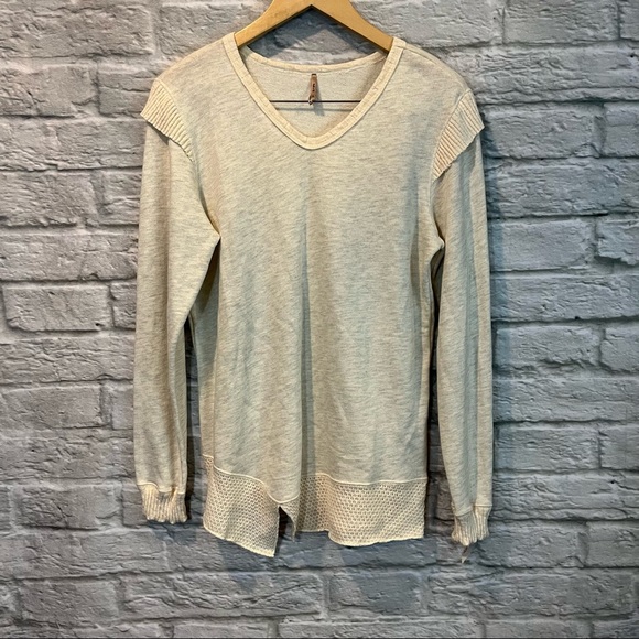 NWT Pete Collection Size Large Cream/Grey Knit Asymmetrical Long Sleeve V-Neck - Picture 15 of 16